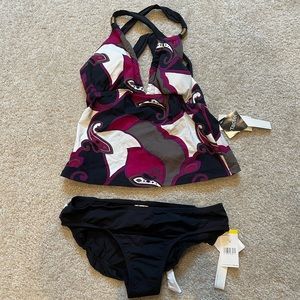 Perry Ellis Two Piece Bathing Suit. Size Medium. NWT